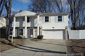 2nd image of 21880 Potomac St