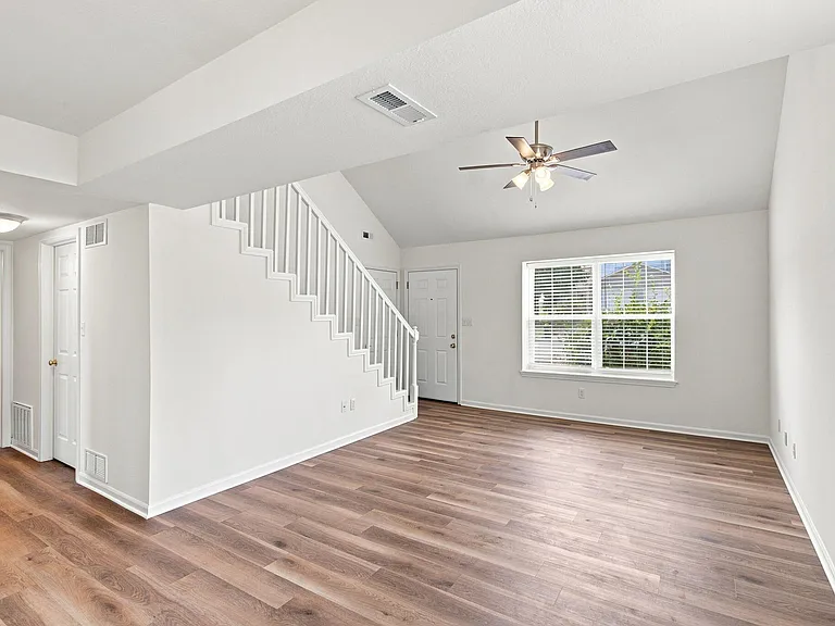 3518 Prescott Dr — Photo 2