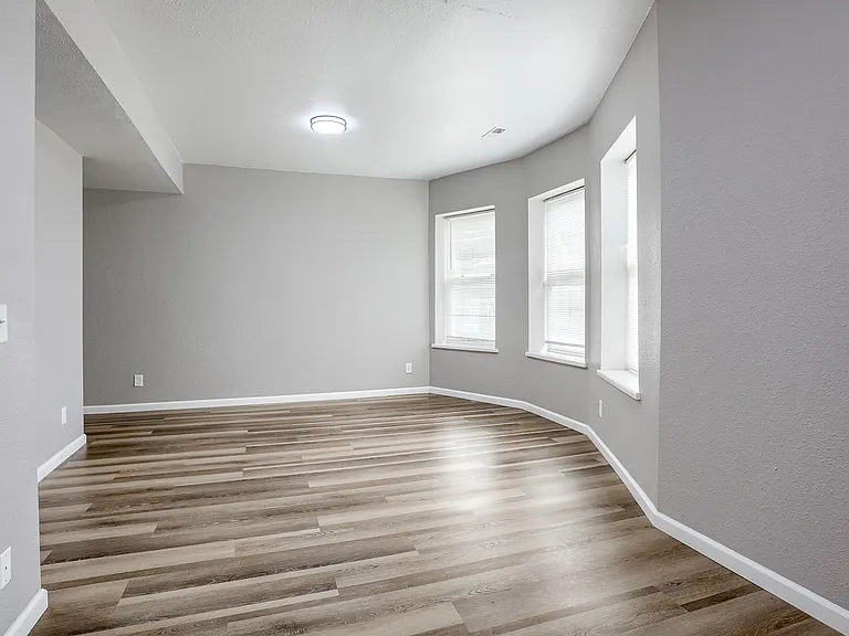 210 S 24th St #202 — Photo 7