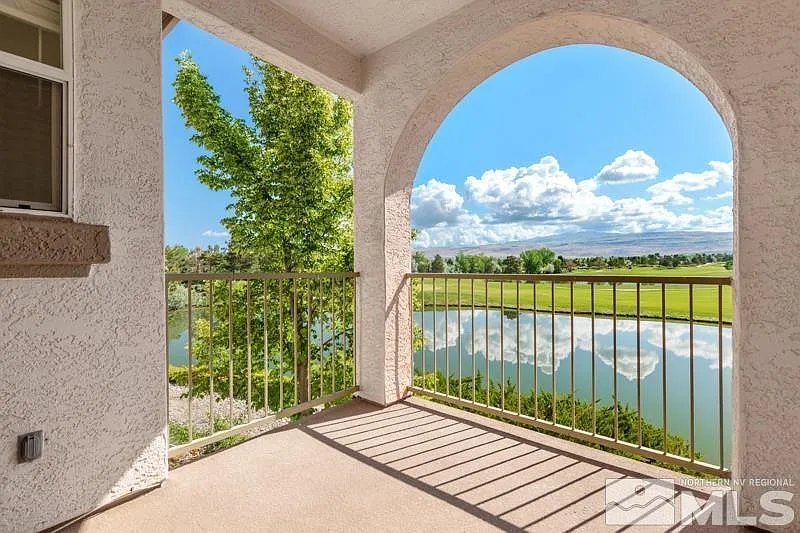 3 bed, 1599 sqft, $2,500 — Photo 3