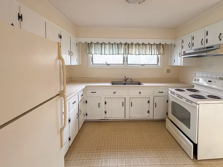 38 Marshall Dr — Photo 18