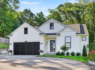 426 145th Ave, Caledonia, MI 49316