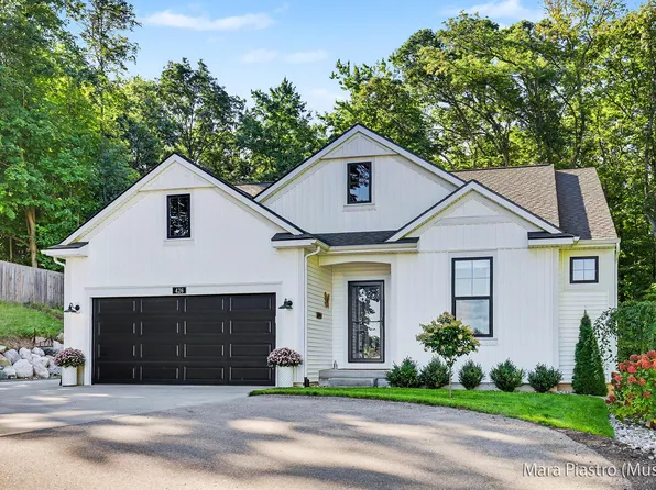 426 145th Ave, Caledonia, MI 49316