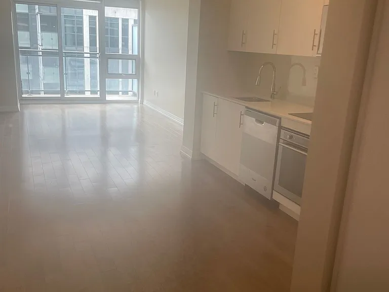 460 Adelaide St E #2101 — Photo 7