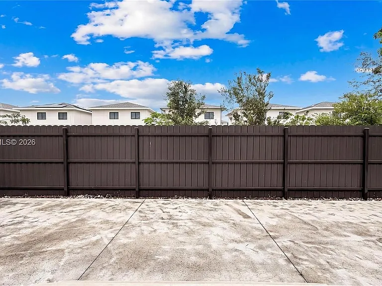 229 NW 12th Ct — Photo 30