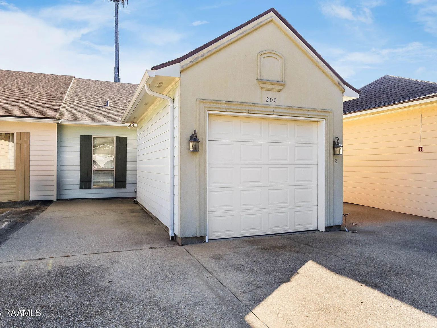 2 bed, 2.0 bath, 1289 sqft, $1,400 — Photo 1