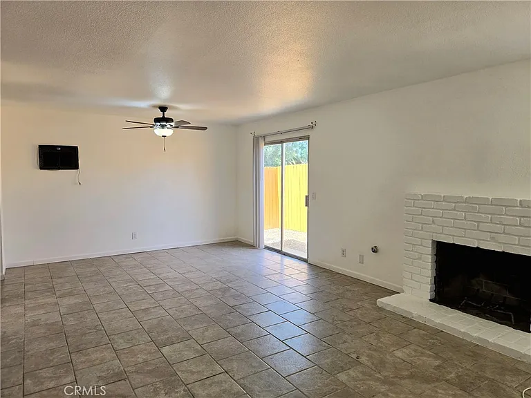 853 Douglas Ct — Photo 5