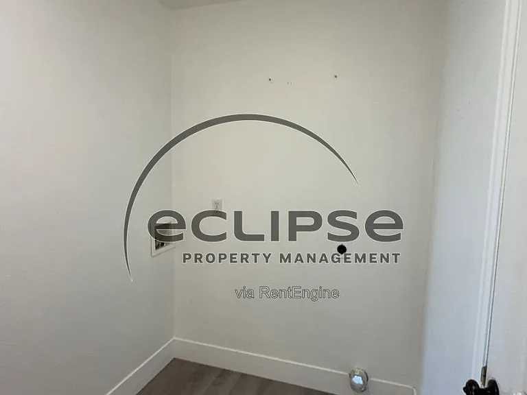 560 Huntington Point Ln — Photo 31