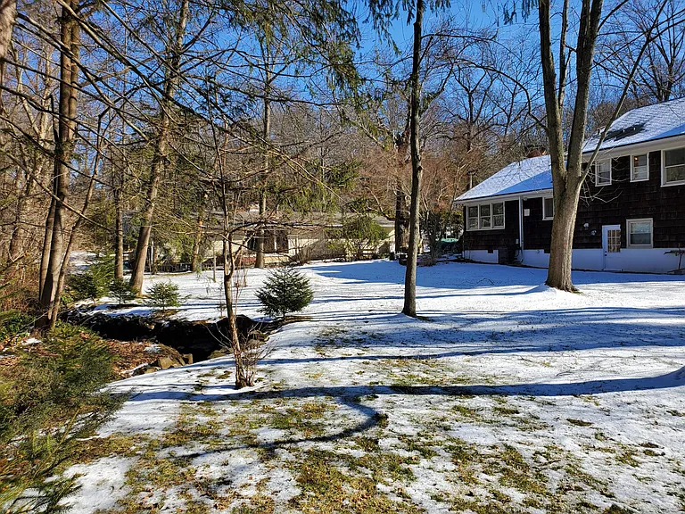 215 Harriman Rd — Photo 13