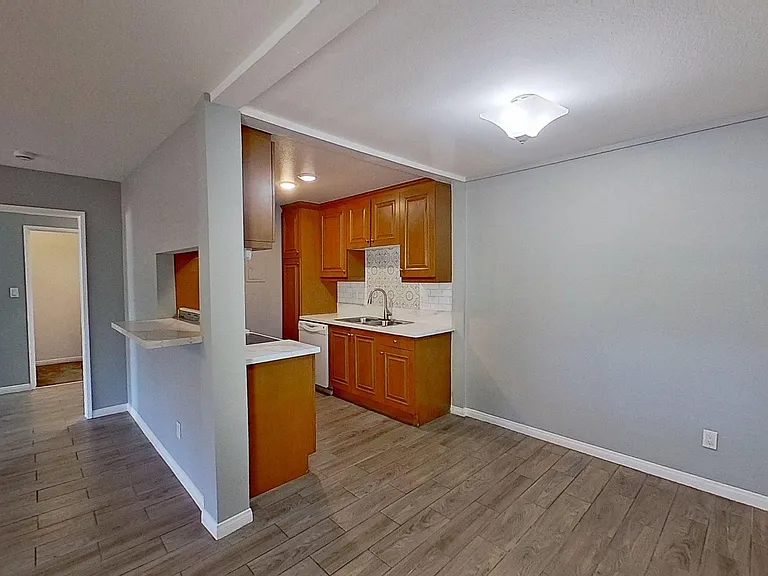 1040 W Macarthur Blvd #45 — Photo 6