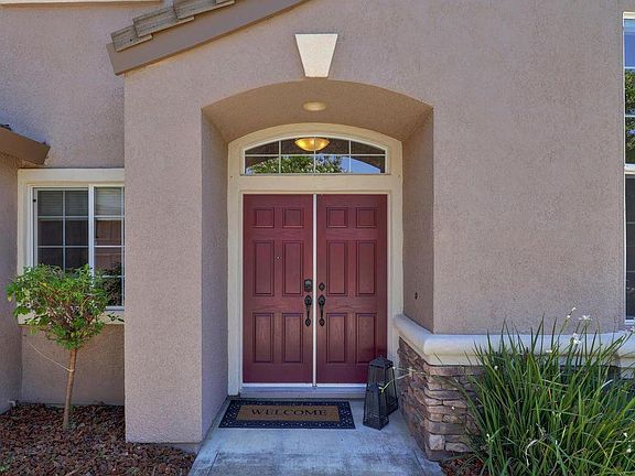 3rd image of 957 Glennfinnan Way