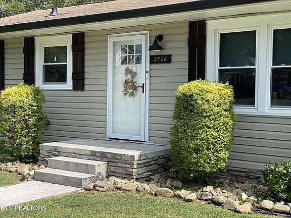 4th image of 2706 Woodlawn Ave NW