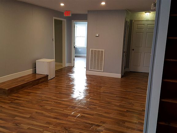 5th image of 311 Ross Cir