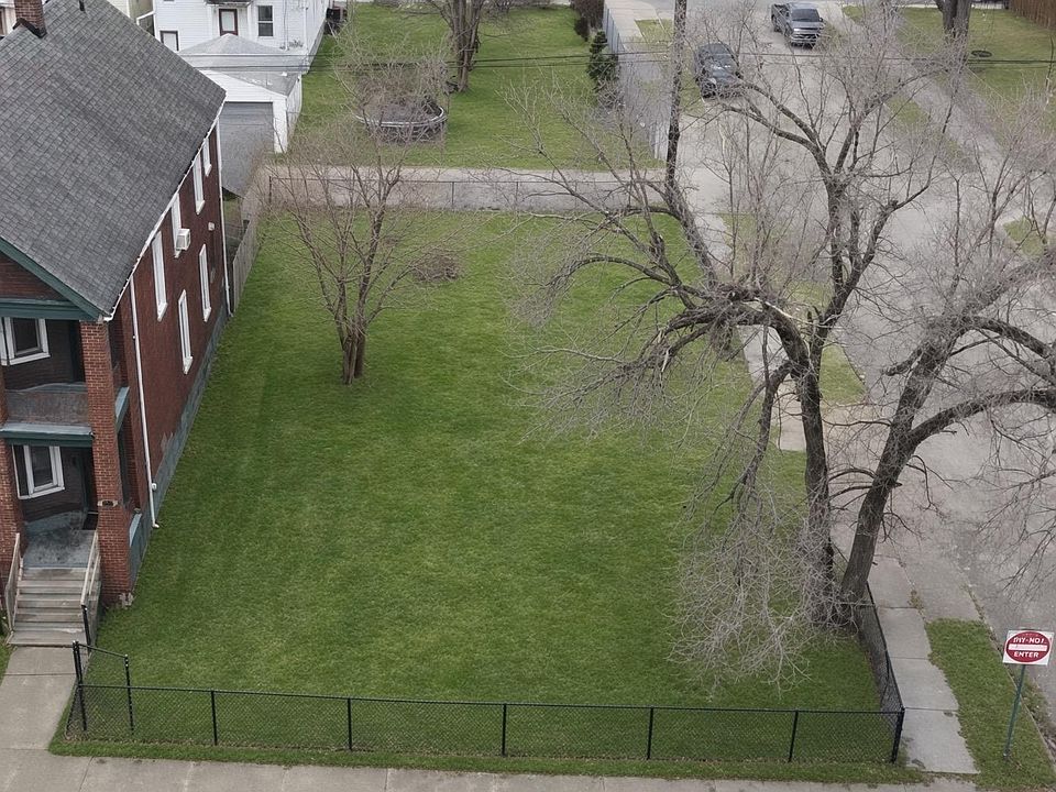 2nd image of 4665 Central St