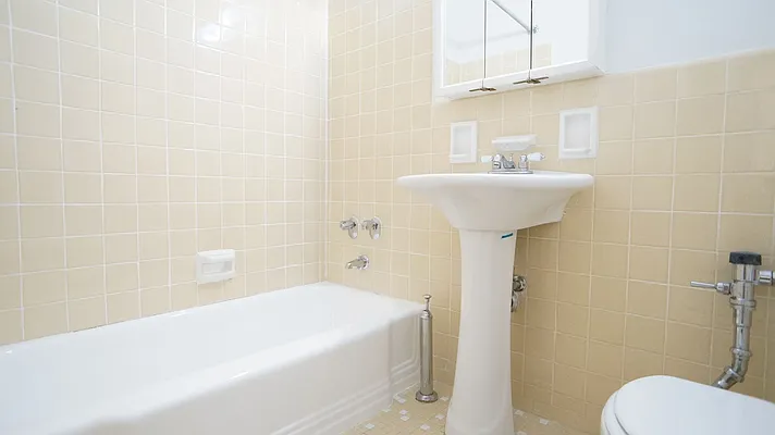 Rented by Karten & Lowe New York Real Estate LLC | media 4