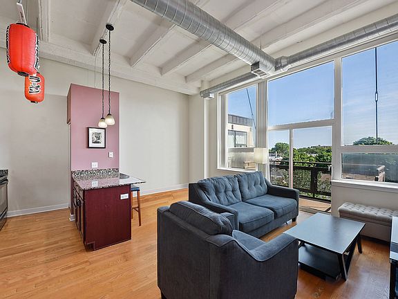 2nd image of 4131 W Belmont Ave Unit 414