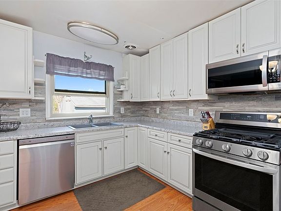 3rd image of 1355 Wakefield Dr
