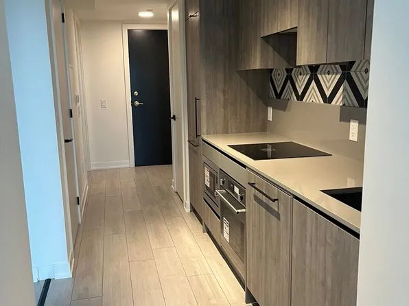 5 Lakeview Ave #406, Toronto, ON M6J 3B2