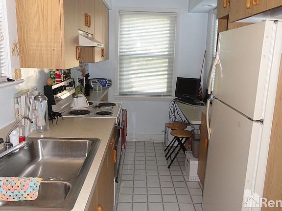 5th image of 1653 Rosewood Ave
