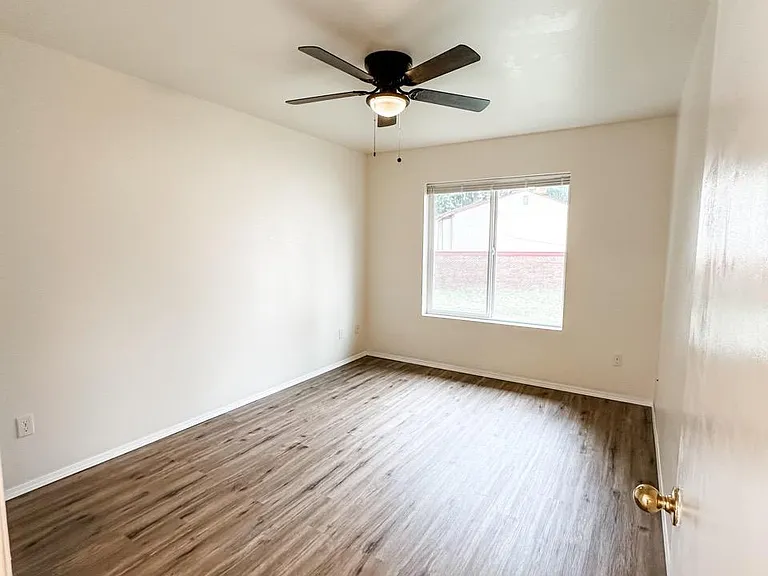 931 College Ln NE #A — Photo 22