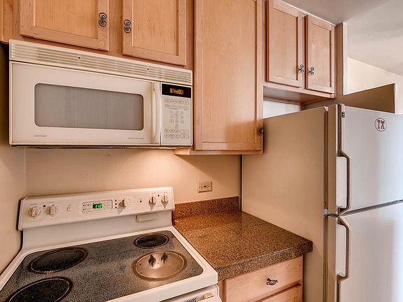 5th image of 1700 Vine St #7A