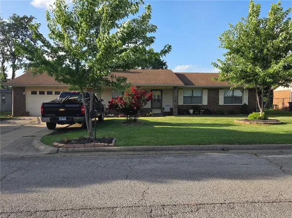1105 W Geneva St, Rogers, AR 72758