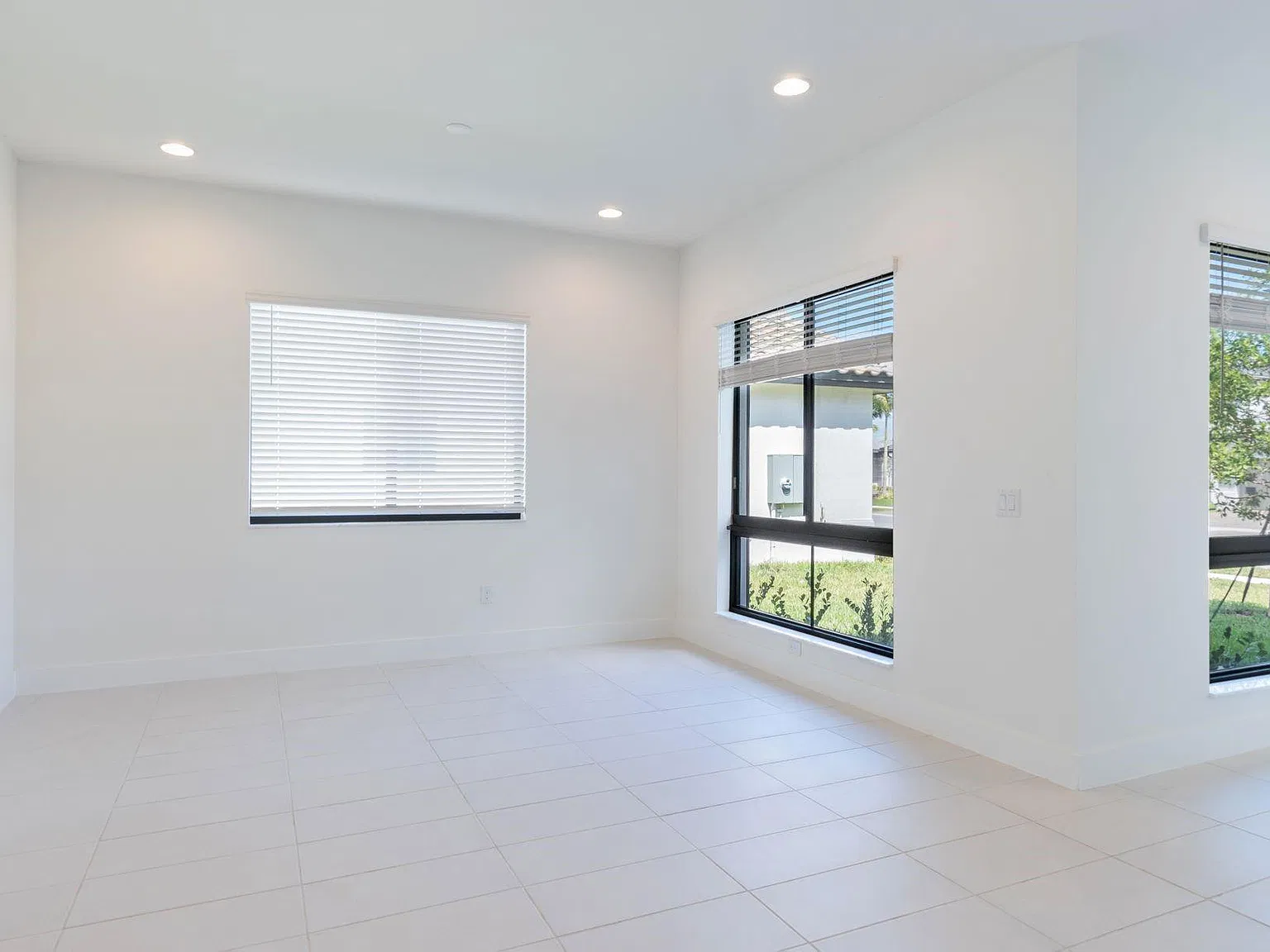 4 bed, 4.5 bath, 3025 sqft, $6,200 — Photo 4