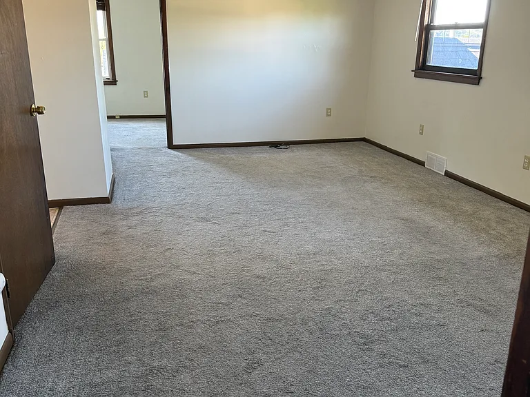 321 Vernon St — Photo 2