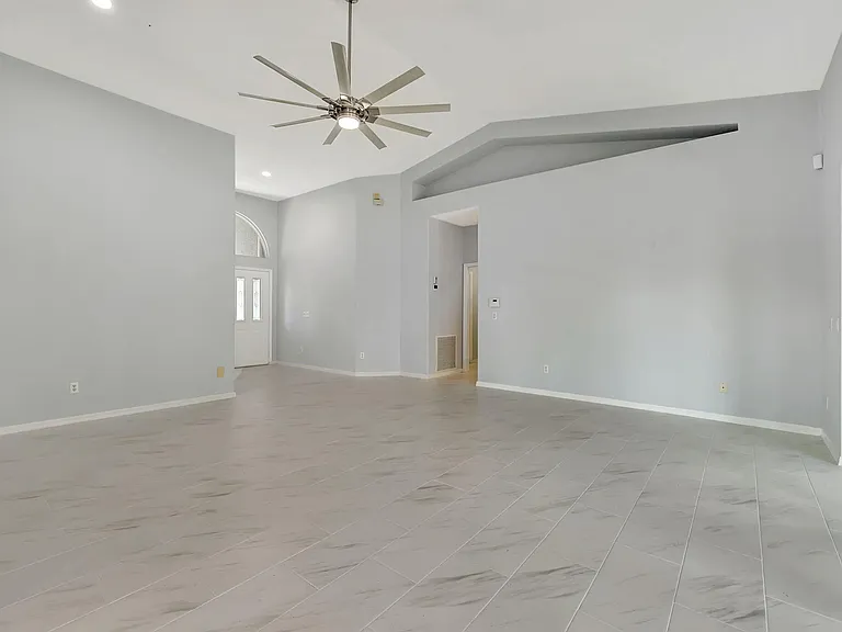2704 SE Eagle Dr — Photo 13