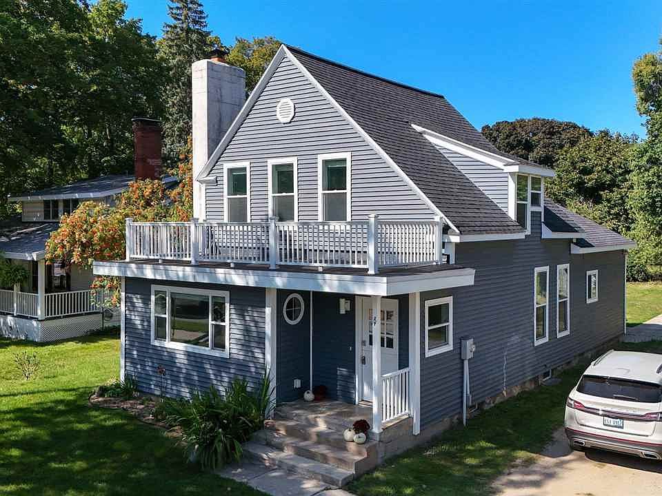 1st image of 207 Petoskey Ave