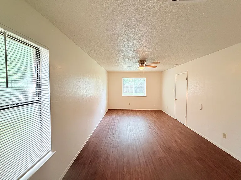 10904 Meadgreen Ct — Photo 20