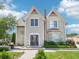 30 S Slusser St, Grayslake, IL 60030