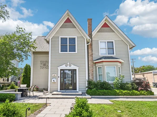 30 S Slusser St, Grayslake, IL 60030