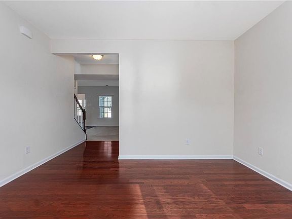 5th image of 628 Newman Dr