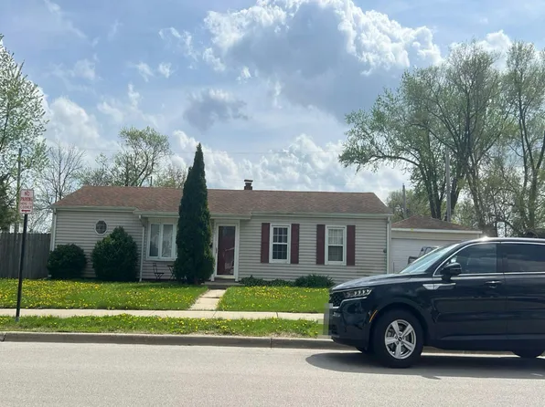 35 Arlington Dr, Romeoville, IL 60446