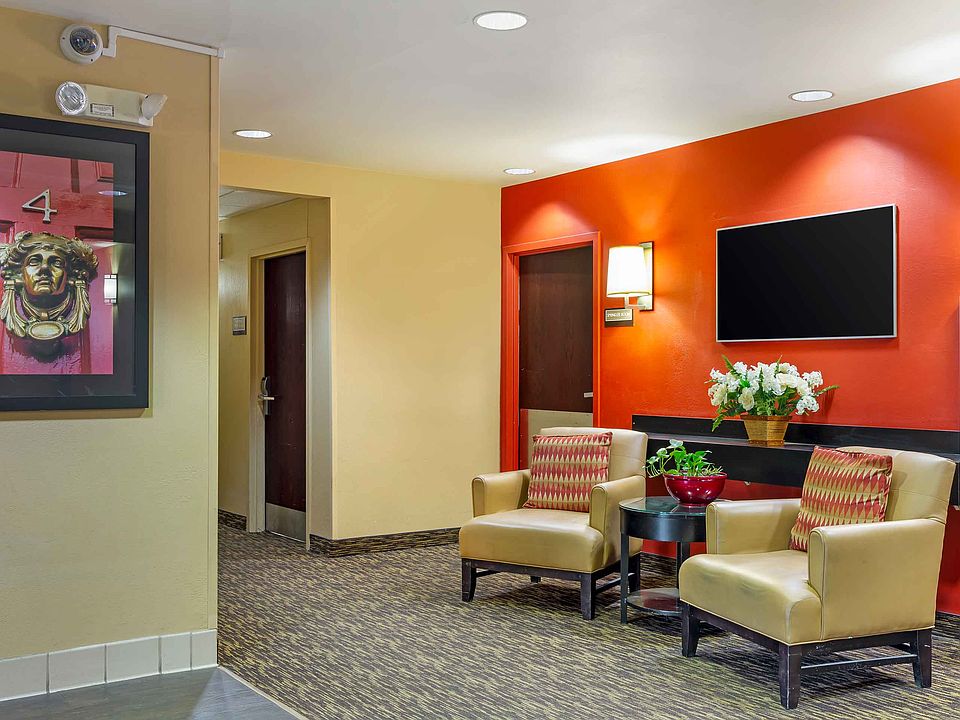 Lobby and Guest Check-in