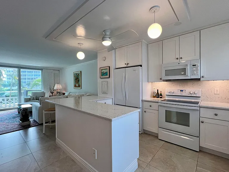 139 Sunrise Ave #204 — Photo 12