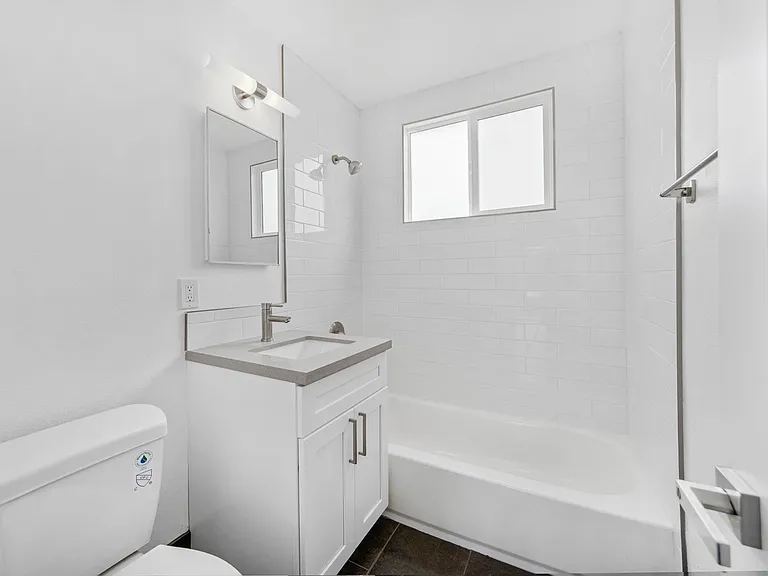 1725 Freeman Avenue — Photo 6