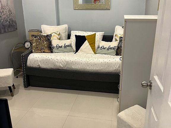 5th image of 401 Ocean Dr APT 809