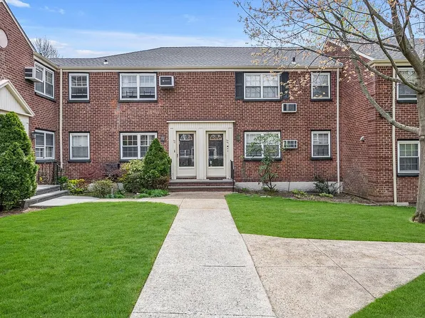 69-39 213th St Unit B, Oakland Gardens, NY 11364