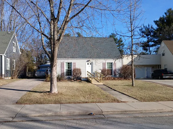 379 S Edison Ave, Elgin, IL 60123