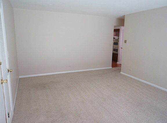 3rd image of 4233 N Kedvale Ave APT 1E