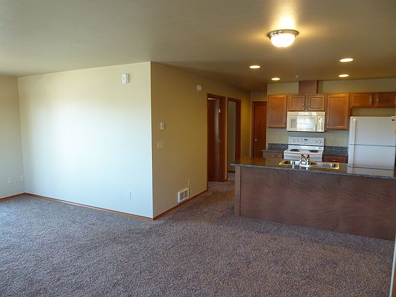 3rd image of 2202 Mercedes Dr #104