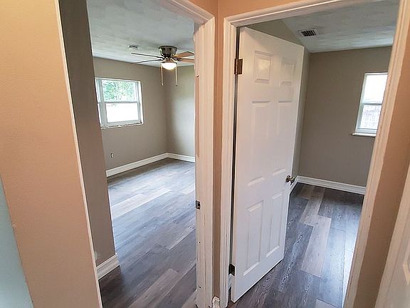 2nd image of 1316 Oakwood Dr