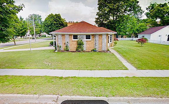 West Side Yard / 1&1/2 Lots