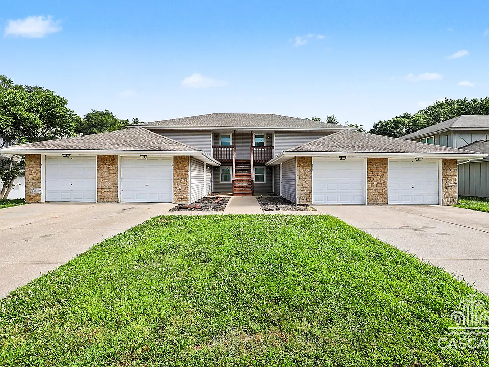 1032 NE Lindsay Ave