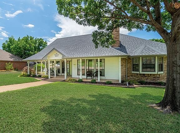 4th image of 615 Christan Ct