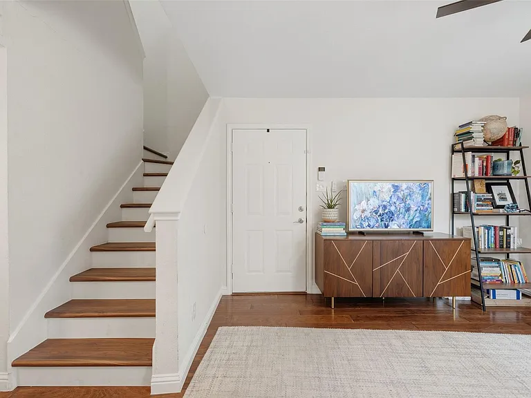 1500 Woodlawn Blvd #11 — Photo 7