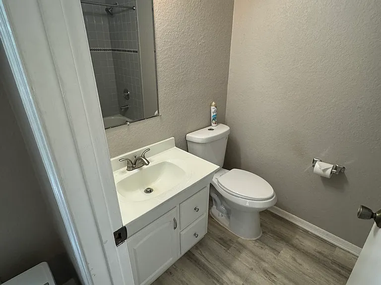 711 Greenwood St #1/2 — Photo 6