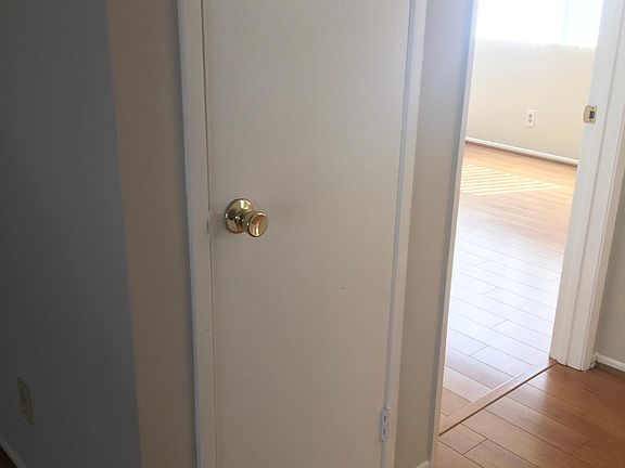 5th image of 636 E Verdugo Ave #G